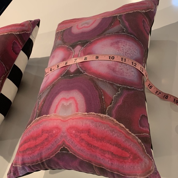 Times Two Design By Lauren Renfrow 2 Agate Pillows. - Picture 8 of 9